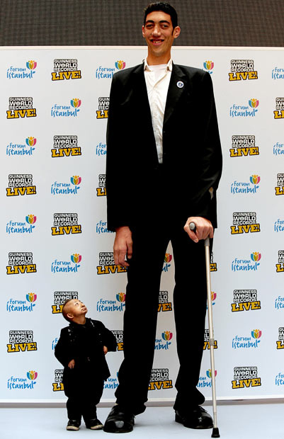 img/tallest-shortest-man.jpg